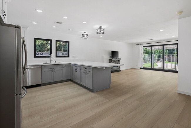 Building Photo - 5480 Ruthwood Dr