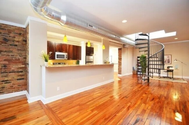 Foto del edificio - WALNUT HILLS- Immaculate 2 Bedroom 2 Bathr...