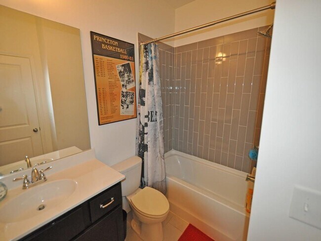 Foto del edificio - 765 Dunlop Way