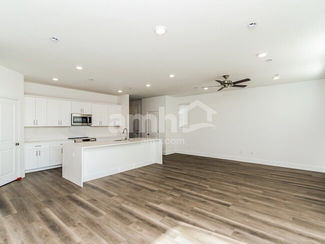 Building Photo - 11174 Magallanes St