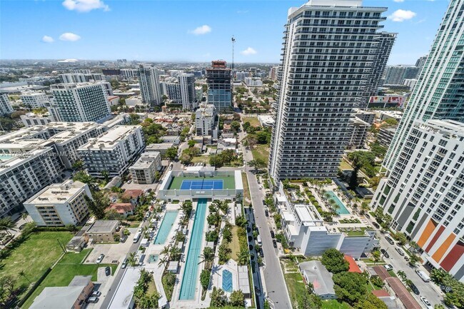 Foto del edificio - 700 NE 26th Ter