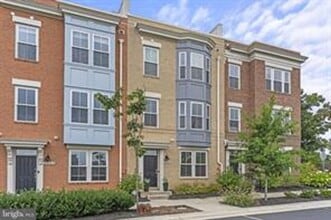 Building Photo - 3035 District Ave