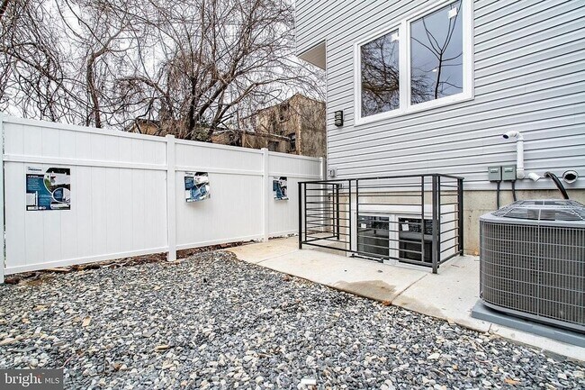 Backyard - 2110 W Master St