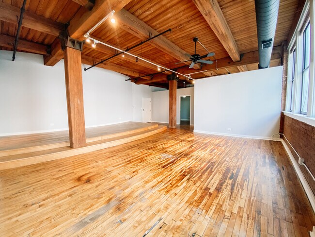 Building Photo - 411 S Sangamon St