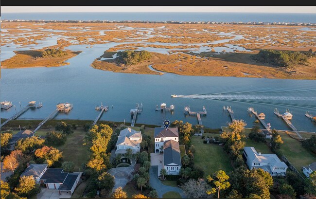 Foto del edificio - Stunning home on ICW