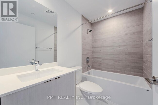 Photo du bâtiment - 1928 Lake Shore Blvd W