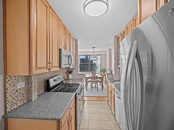 Building Photo - 555 Kappock St