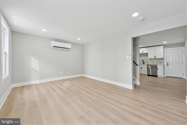 Building Photo - 417 W Elm St