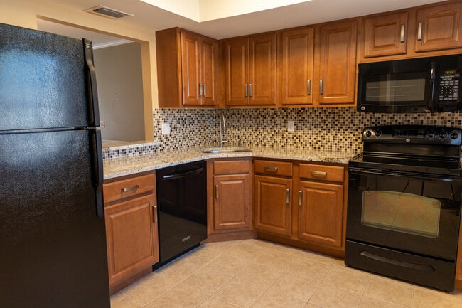 Building Photo - 10375 Carrollwood Ln