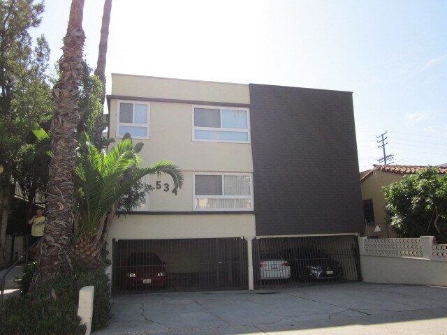 Building Photo - 534 N Hayworth Ave