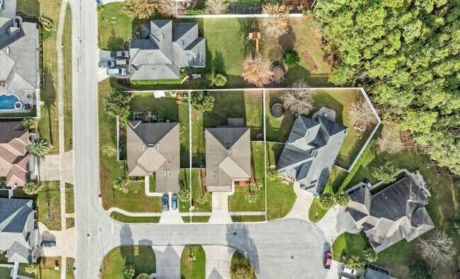 Foto del edificio - 904 Rose Garden Ct