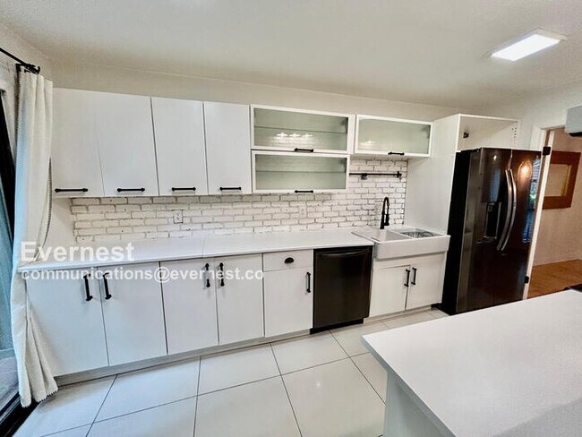Foto del edificio - 8740 Roswell Rd
