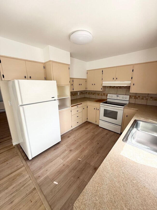 Foto del edificio - Charming 2 Bedroom Unit in NE Portland Water/ Sewar & Garbage PAID FOR!!!