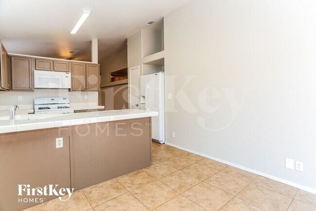 Foto del edificio - 3621 Walnut Wood St