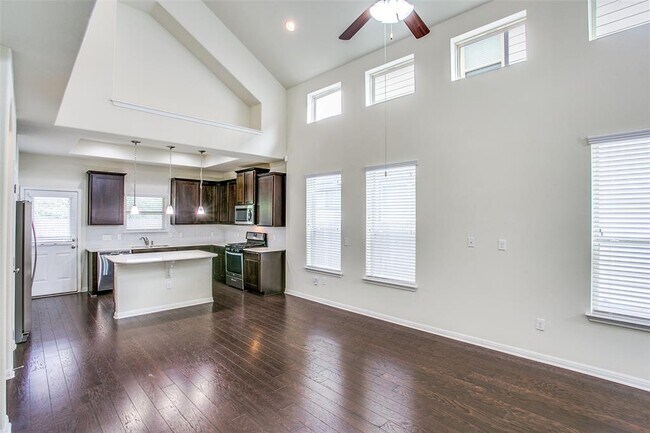 Building Photo - 9804 Tolima Dr