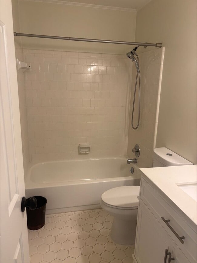 Building Photo - Now Renting! Condo located at Morningside Condos! Close to AU