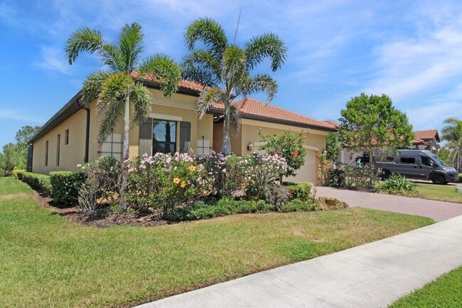 Building Photo - Sarasota National Annual Pool Home for Rent