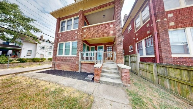 Building Photo - 978 Linwood Ave