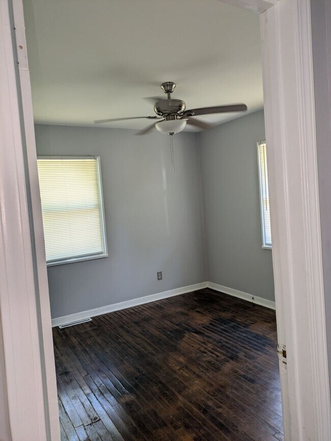 Building Photo - Great 2 bedroom home in Grandview!