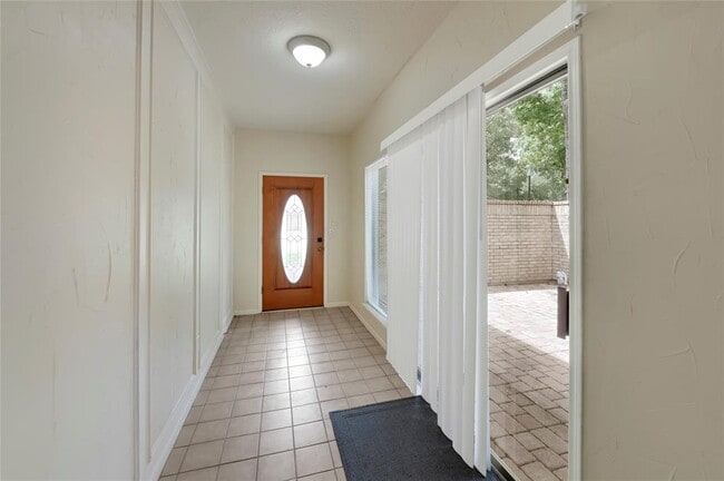 Building Photo - 52 Greentree Ln