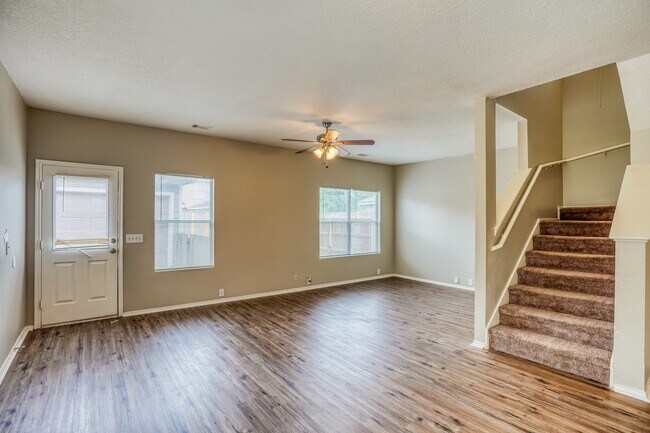 Foto del edificio - 6210 Scotchwood Dr