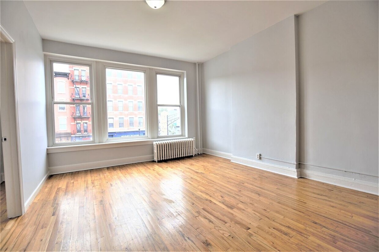 Primary Photo - 535 Washington St