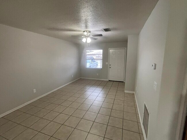 Foto del edificio - 3806 NW Huntsboro St