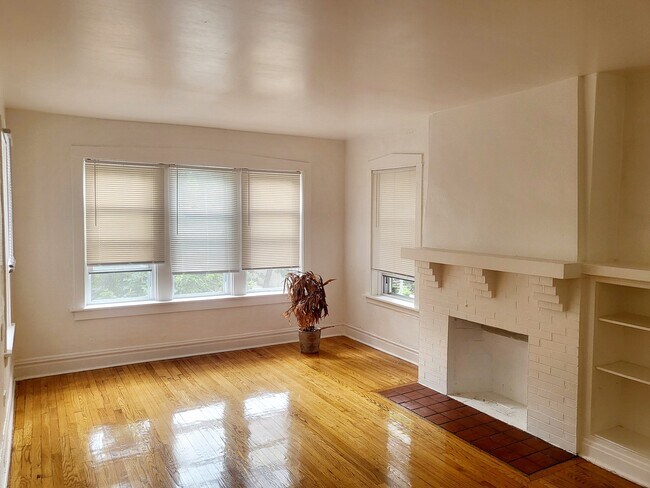 Foto del edificio - 7741 S Yates Blvd