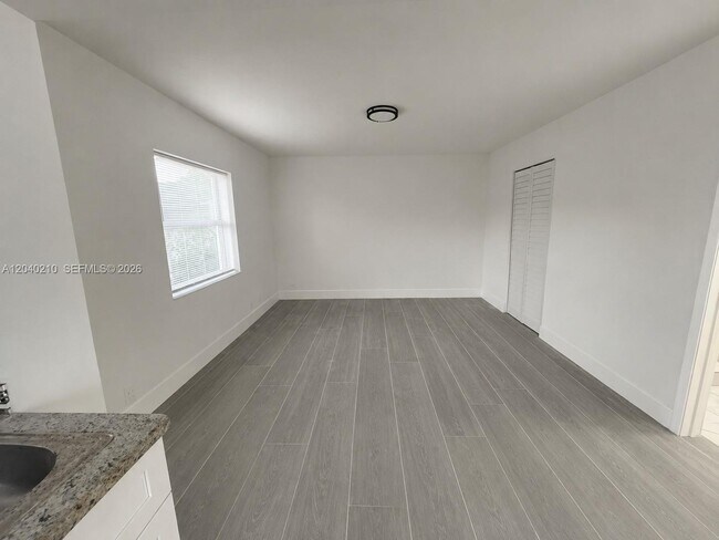 Building Photo - 6801 SW 22nd St