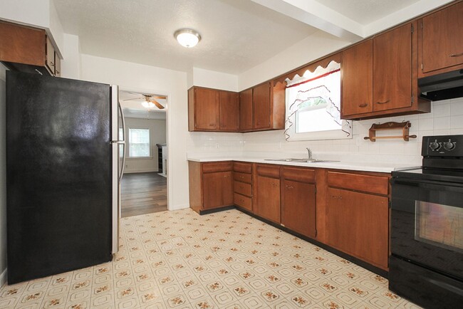 Building Photo - Beautiful remodeled 2 BR home