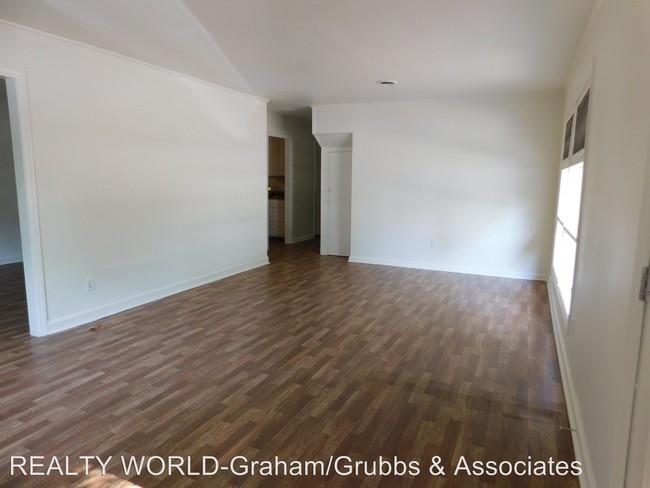 Building Photo - 4 br, 2 bath House - 1162 South Pine Street