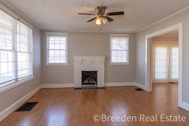 Building Photo - 3220 Lytle Dr