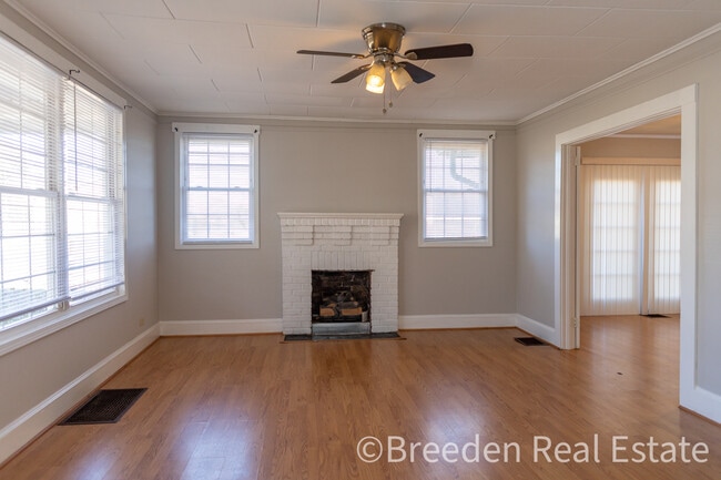 Foto del edificio - 3220 Lytle Dr