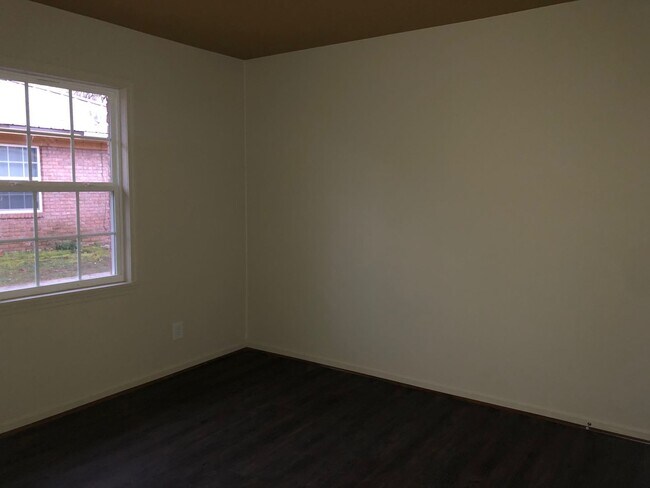 Foto del edificio - 411-413 Nixon Ave SW