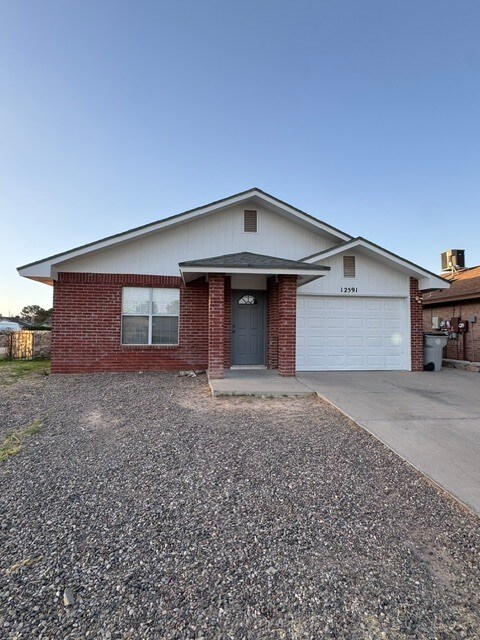 Building Photo - 12591 Kari Anne Dr