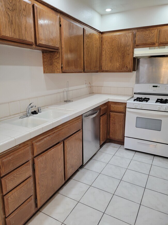 Foto del edificio - 849 E Victoria St