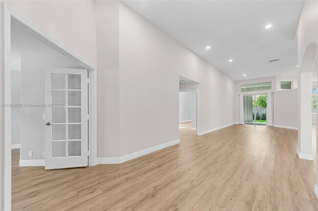 Foto del edificio - 2587 Jardin Ct