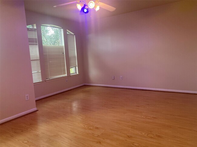 Foto del edificio - 5431 Tiger Lilly Way