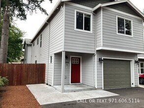 Building Photo - 12636 SE Tibbetts St