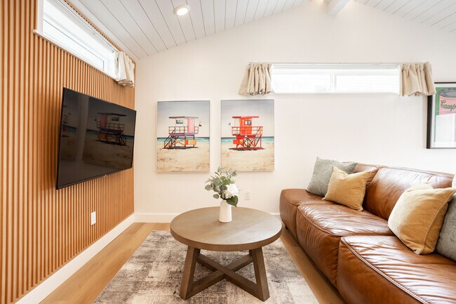 Building Photo - 1740 E Washington St