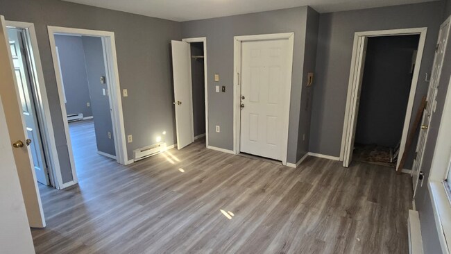 Building Photo - 384 S 6th St