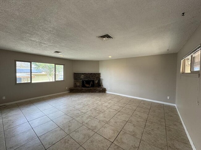 Foto del edificio - 1345 Agate Ave