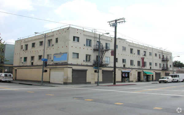 Building Photo - The New Terminal Hotel