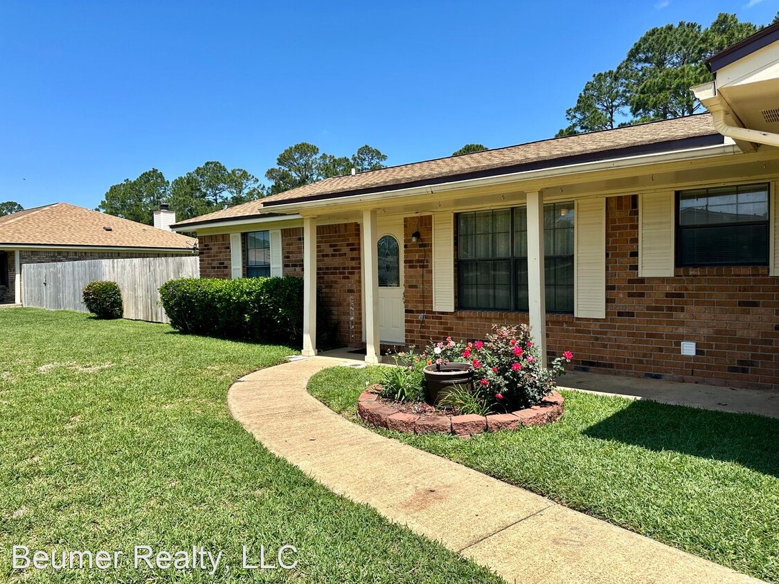 Primary Photo - 3 br, 2 bath House - 623 Seapine Circle