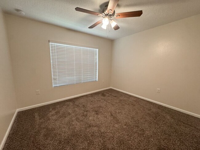 Building Photo - MOVE-IN SPECIAL $1950 - GATED COMMUNITY & ON THE GOLF COURSE!