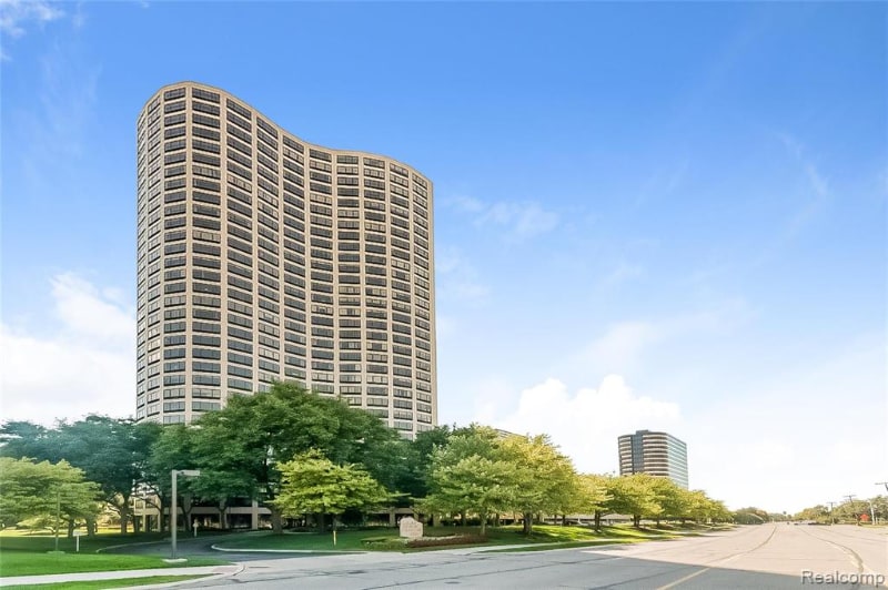 Foto principal - 5000 Town Center Dr