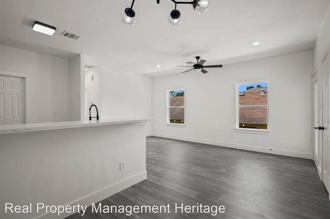 Building Photo - 3 br, 2 bath House - 769 Dillard - #B