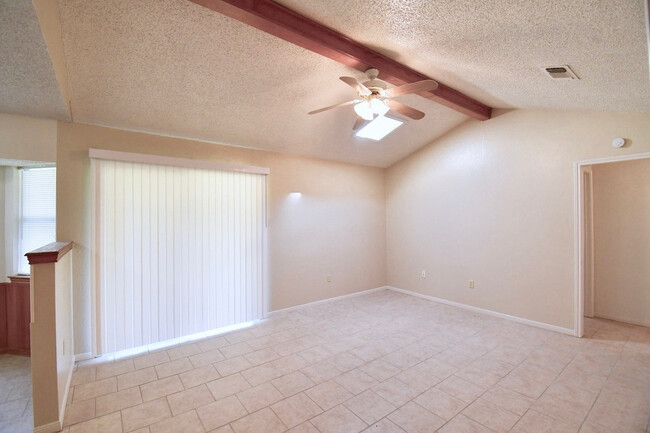 Building Photo - 2 Weeks FREE RENT!!! Charming 3 Bedroom 1....