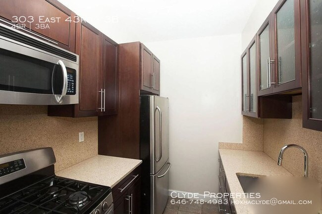 Building Photo - 303 E 43rd St