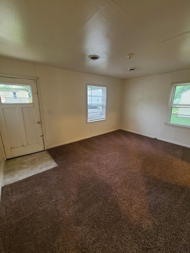 Building Photo - 2 Bedroom Single Family Home Pet Friendly